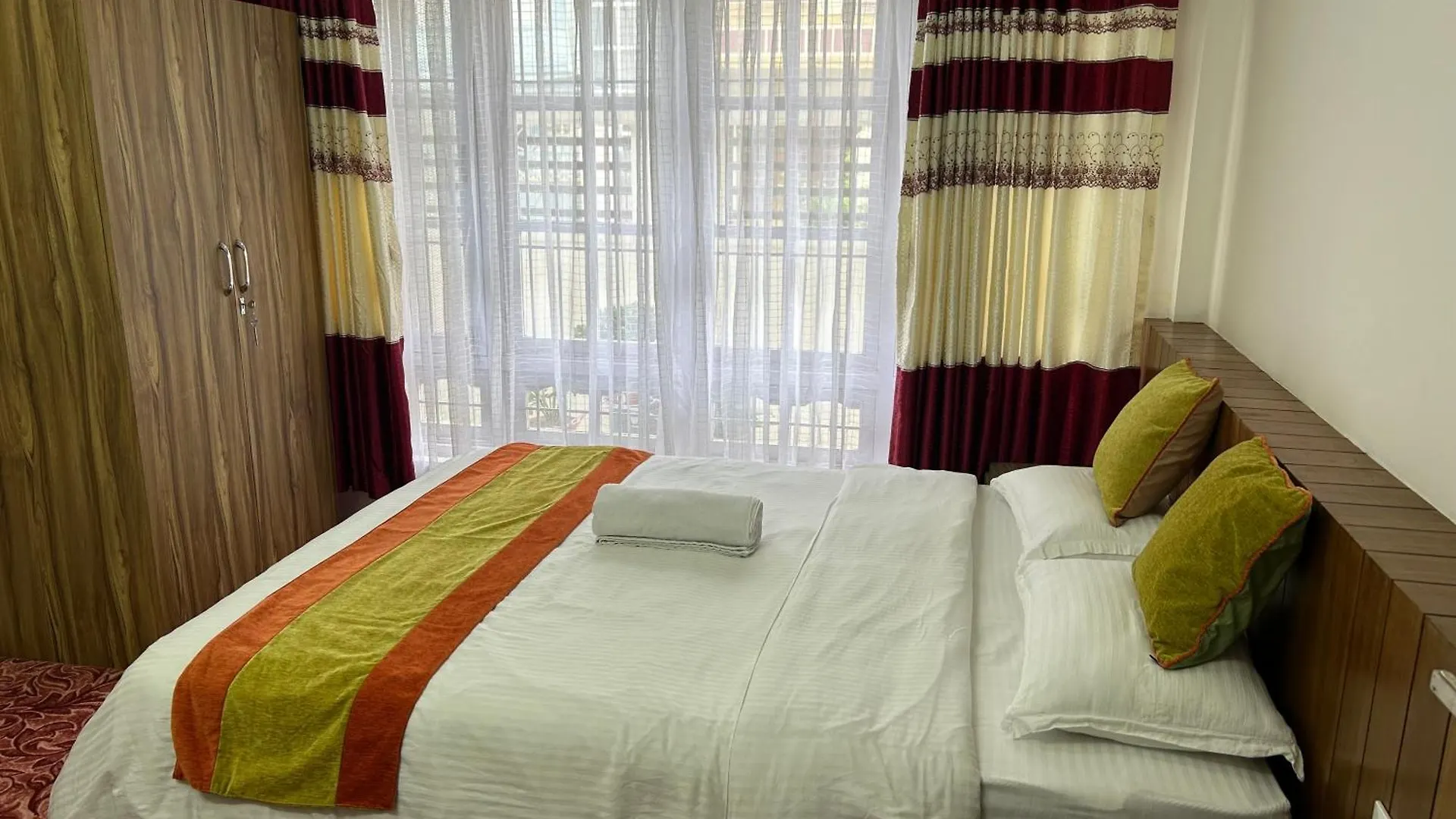Raniban Suites - Apartment Home Катманду Непал